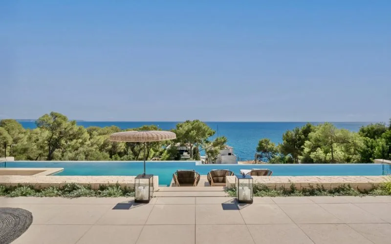 Timeless elegance with spectacular sea views in Alt Bendinat – photo 2