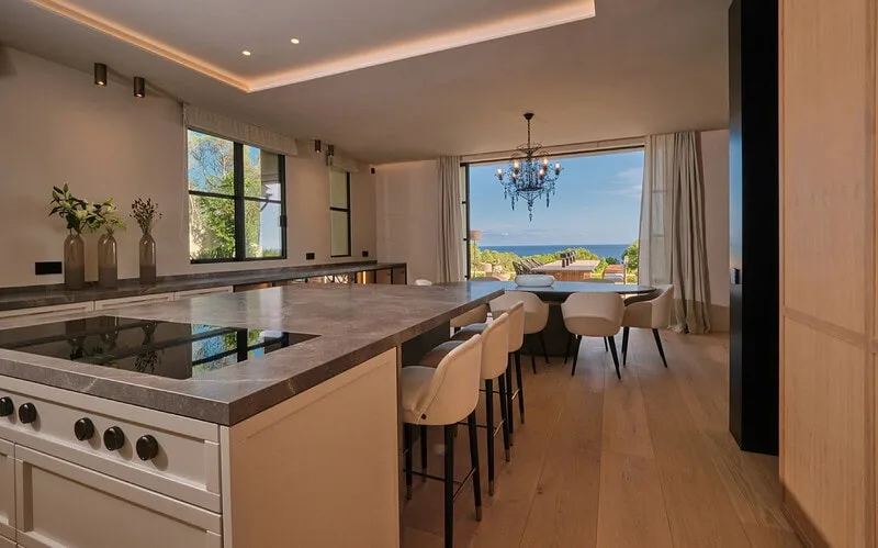 Timeless elegance with spectacular sea views in Alt Bendinat – photo 8