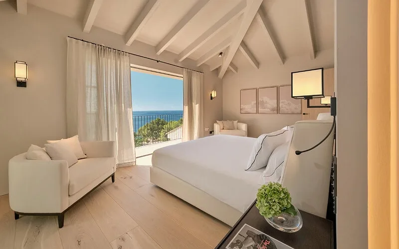 Timeless elegance with spectacular sea views in Alt Bendinat – photo 12