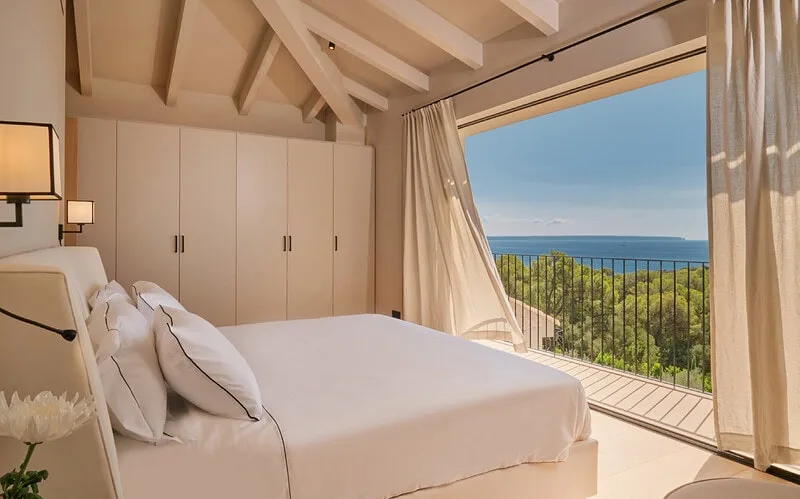 Timeless elegance with spectacular sea views in Alt Bendinat – photo 13