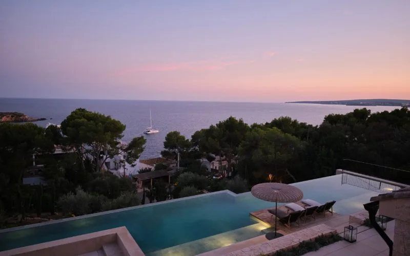 Timeless elegance with spectacular sea views in Alt Bendinat – photo 3