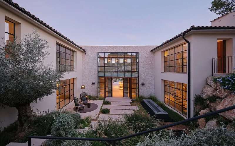 Timeless elegance with spectacular sea views in Alt Bendinat – photo 6