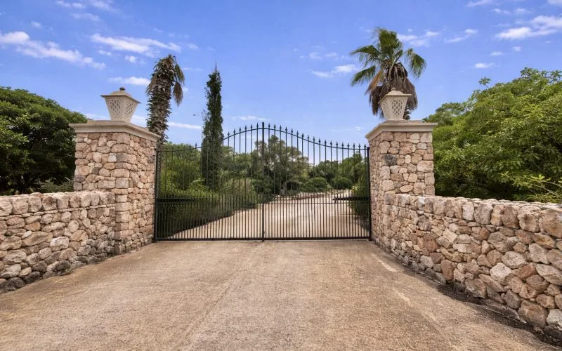 Private finca with sweeping views all the way to Cabrera in a quiet location near Ses Salines – photo 3