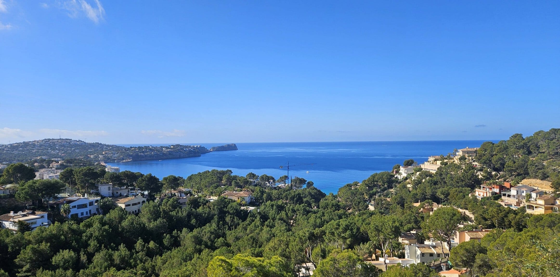 Weitblick über die Küste und das Mittelmeer